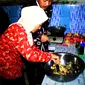 Proses pembuatan abon lele di Kabupaten Cirebon, Jabar. (Liputan6.com/Panji Prayitno)