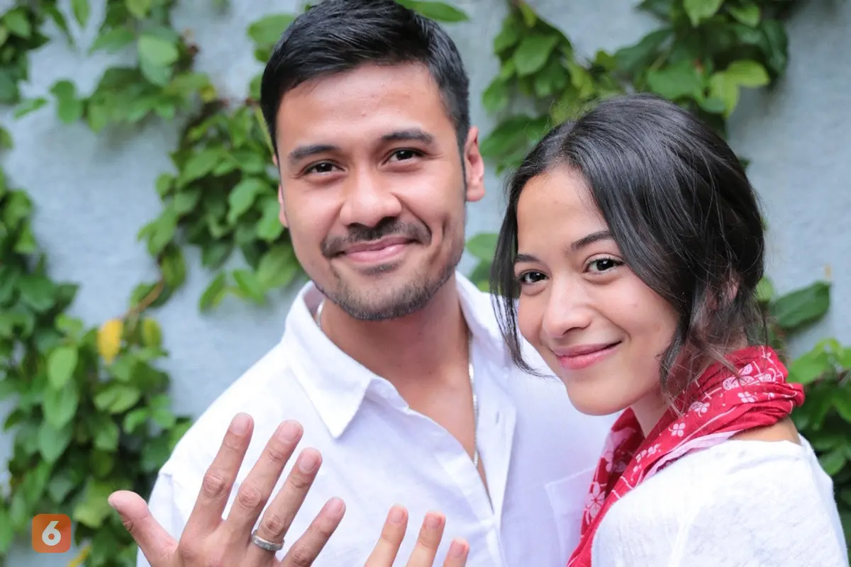 [Bintang] Chicco Jerikho dan Putri Marino