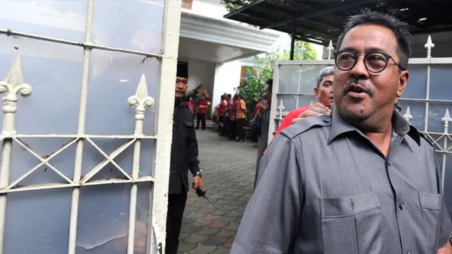 News Flash: Rano Karno Resmi Gantikan Ratu Atut - DePe Bebas