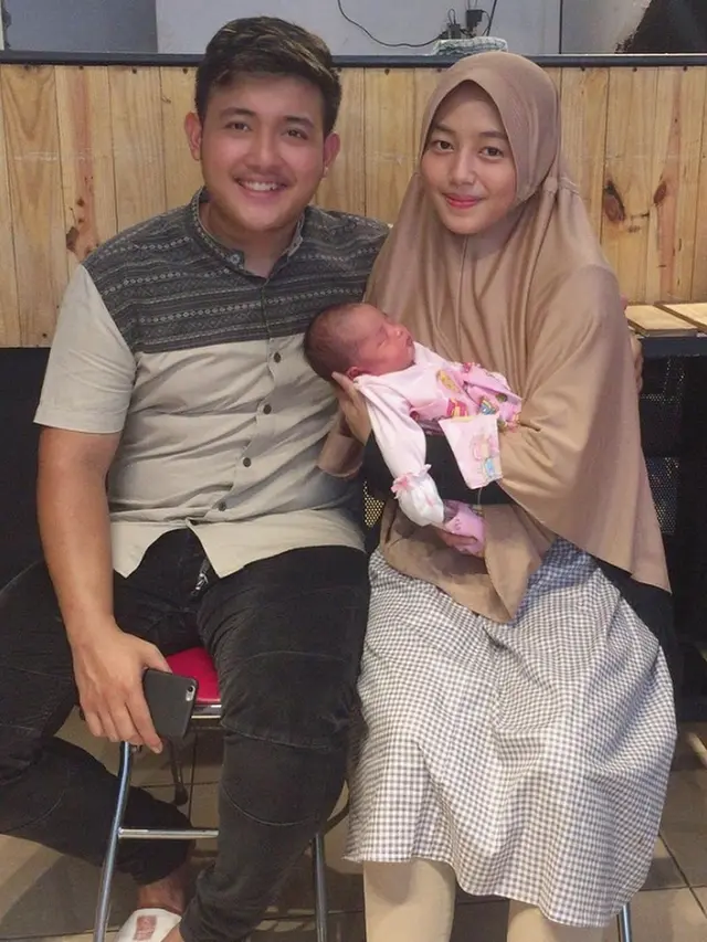 Jarang Tersorot, Ini 6 Potret Terbaru Dena Eks JKT 48 yang Sudah Menikah dan Punya Anak