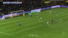 Luuk de Jong mencetak sebuah gol krusial di menit 90+3 injury time untuk membawa pemuncak klasemen Liga Belanda, PSV Eindhoven men...