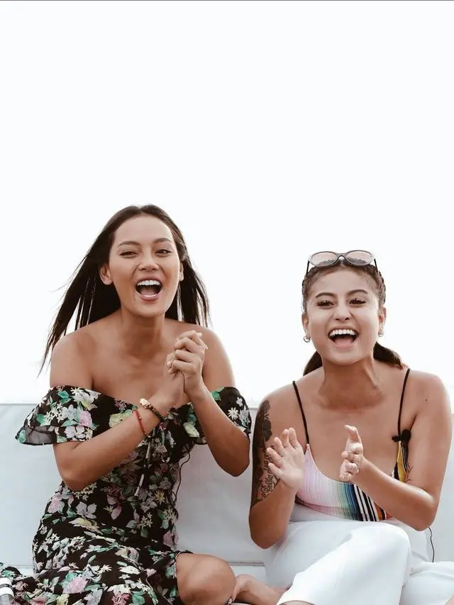 Awkarin dan Erika Carlina