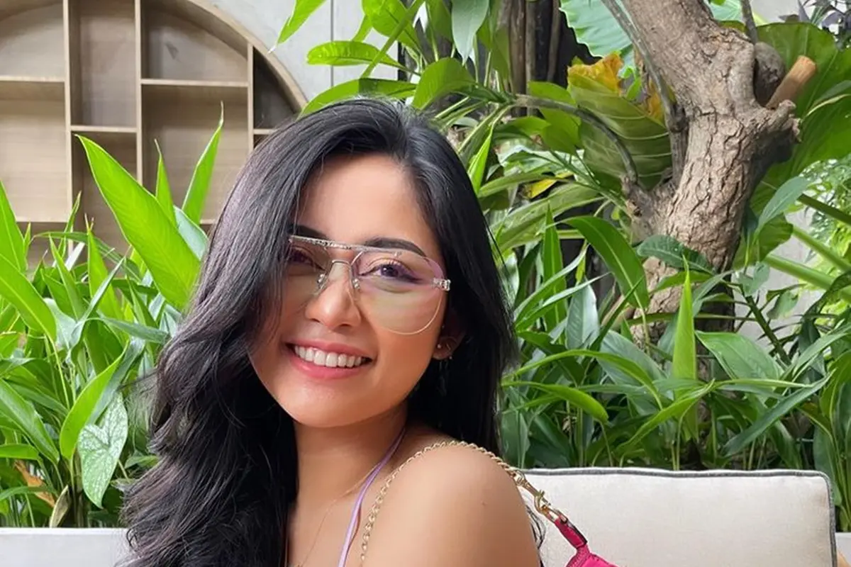 FOTO: Tampil Colorful, Begini Gaya Rachel Vennya dengan Outfit 'Tabrak Warna'