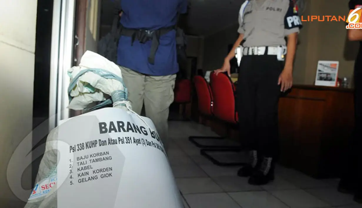 Barang bukti berupa pakaian korban berhasil diamankan Polisi (Liputan6.com/Herman Zakharia).