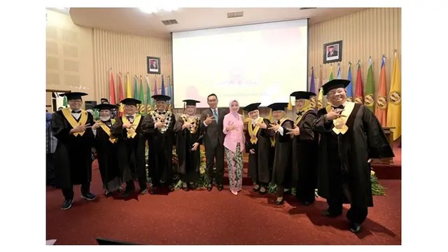 6 Potret Atalia Praratya Raih Gelar Doktor, Ridwan Kamil Tulis Surat Menyentuh