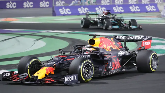 FOTO: Menang F1 GP Arab Saudi, Lewis Hamilton Samai Poin Max Verstappen