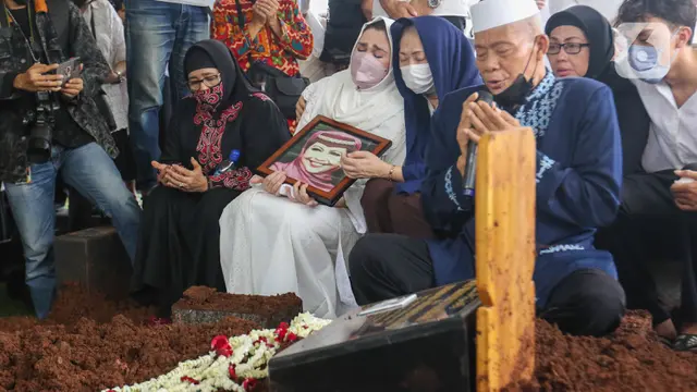 Pemakaman Mieke Wijaya
