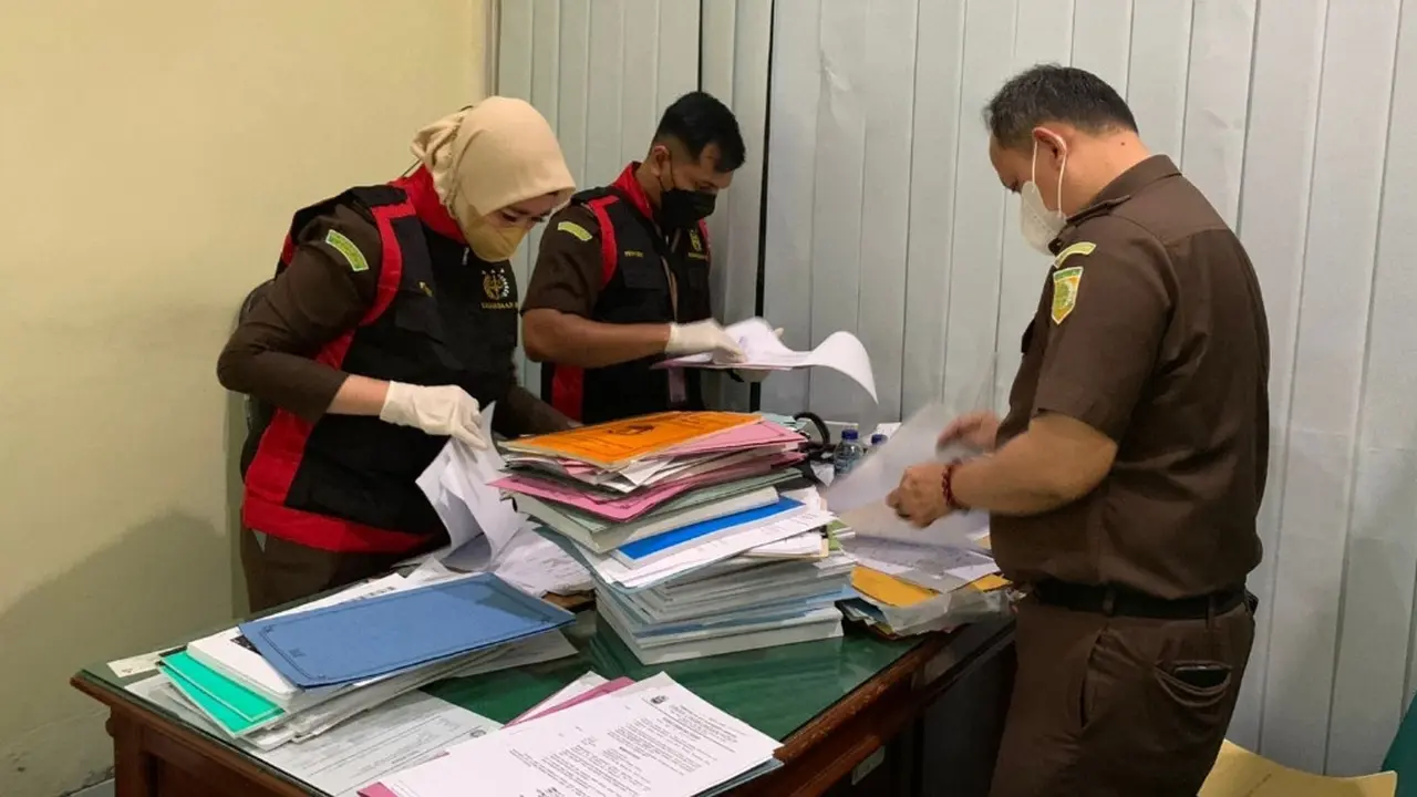 Penggeledahan kantor DLH Bandar Lampung