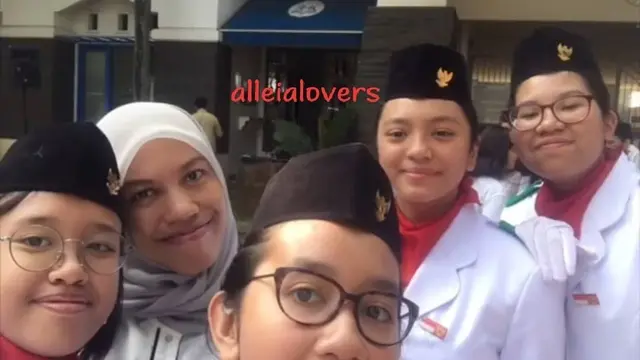 6 Foto Lawas Alleia Saat SMA, Pakai Seragam Paskibra Curi Perhatian