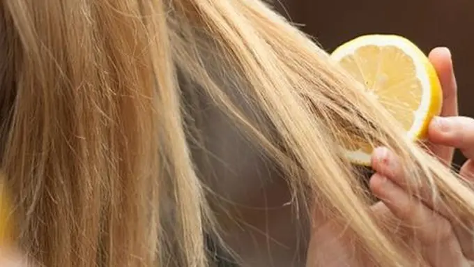 4 Khasiat Ajaib dari Lemon untuk Rambut Indahmu