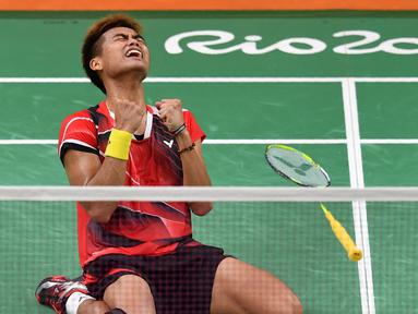Tontowi Ahmad memutuskan pensiun pada tahun 2020 lalu. Owi merupakan pebulu tangkis ganda campuran Indonesia bersama Butet, julukan Liliyana Natsir yang terlebih dulu pensiun pada 2019. Pasang tersebut merupakan penyabet medali emas pada Olimpiade Rio 2016. (Foto:AFP/Ben Stansall)
