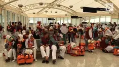 Setelah tertahan sekitar 12 jam di bandara Madinah seorang calon jemaah haji Indonesia akihirnya diperbolehkan melanjutkan ibadahnya. 