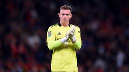 Dean Henderson - Kiper 24 tahun ini terang-terangan menyatakan tidak betah di Old Trafford. Keputusan Ole Gunnar Solskjaer yang menjadikan De Gea kembali sebagai kiper utama membuat Henderson siap hengkang musim depan. (AFP/Oli Scarff)