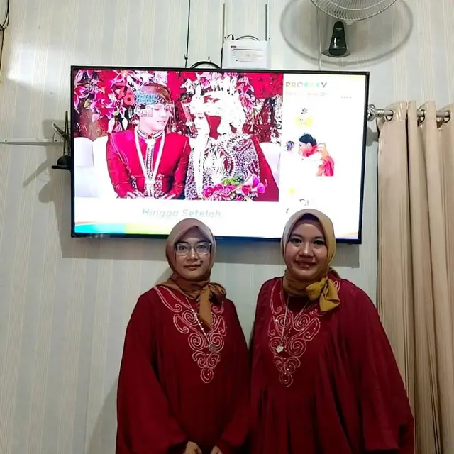 Kocak, 7 Potret Penggemar Kondangan Online di Pernikahan Lesti-Billar