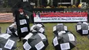 Sebuah spanduk yang terpampang oleh aktivis dari Gema Tapteng saat melakukan aksi unjuk rasa di depan gedung KPK, Jakarta, Kamis (26/4). Mereka menutut pimpinan KPK untuk mengusut tuntas Bakhtiar Ahmad Sibarani. (Merdeka.com/Dwi Narwoko)