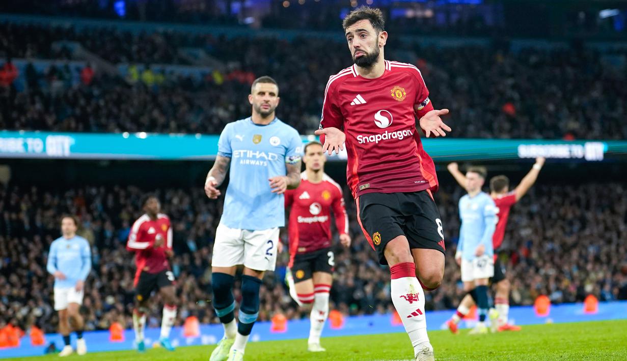 Kekalahan ini membuat catatan buruk City makin panjang. Skuad asuhan Pep Guardiola kini berada di peringkat kelima klasemen sementara dengan 27 poin. Sedangkan MU naik satu setrip ke peringkat 12 setelah mengumpulkan 22 poin. (AP Photo/Dave Thompson)