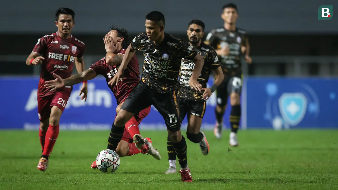 Foto: Dua Gol Irfan Bachdim Bawa Persis Solo Juara Liga 2 2021 usai Bungkam Rans CiLegon FC 2-1