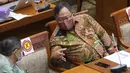 Menteri Riset dan Teknologi Bambang Brodjonegoro menghadiri rapat dengan Komisi IX DPR RI di Senayan, Jakarta, Rabu (10/3/2021). Dalam rapat tersebut, Ketua Tim Pengembangan Vaksin Nusantara Terawan Agus Putranto buka-bukaan soal pengembangan Vaksin Nusantara. (Liputan6.com/Angga Yuniar)