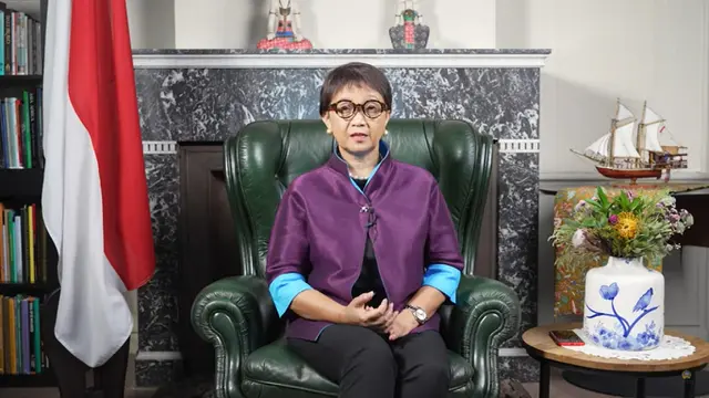 Menteri Luar Negeri Retno Marsudi dalam press briefing dari Stockholm, Swedia, Sabtu (13/5/2023). (Tangkapan Layar Youtube Kemlu RI)