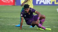 Septian Satria Bagaskara memborong dua gol kemenangan Persik atas Persiba pada Liga 2 2019 di Stadion Batakan, Balikpapan, Sabtu (20/7/2019). (Bola.com/Gatot Susetyo)