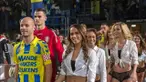 Video unik RKC Waalwijk klub divisi dua Belanda yang menggelar laga sepak bola melawan FC Emmen tepat di hari Valentine (14/2/2016) dengan memakai model lingerie untuk memeriahkan suasana.