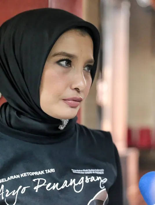 Jadi sekarang tugas pemerintah untuk memberikan pekerjaan yang layak yang baik, lebih ke arah-arah yang positif, bisa membuka lapangan pekerjaan untuk masyarakat yang sebanyak-banyaknya,” pungkasnya. (Adrian Putra/Bintang.com)