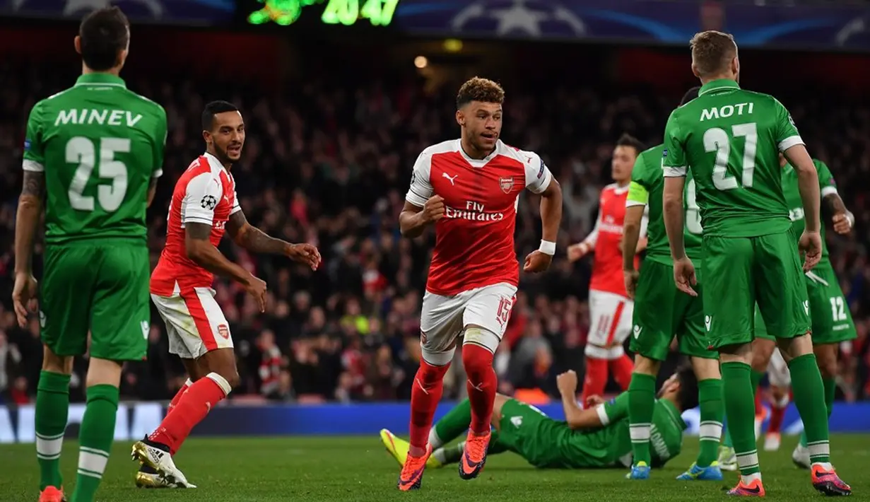 Ekspresi pemain Arsenal, Alex Oxlade-Chamberlain, setelah mencetak gol ke gawang Ludogorets dalam laga Grup A Liga Champions di Stadion Emirates, Kamis (20/10/2016) dini hari WIB. (AFP/Ben Stansall)