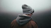 Ilustrasi laki-laki sedih, kecewa, putus cinta, patah hati. (Photo by Andrew Neel on Unsplash)