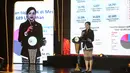 Selain itu, OJK juga memberi penghargaan kepada para Duta Literasi Keuangan Media Massa dan Artikel Jurnalis Media Massa. Tampak dalam foto, Kepala Eksekutif Pengawas Pelaku Jasa Keuangan, Edukasi dan Perlindungan Konsumen, Friderica Widyasari Dewi, saat memberikan sambutan pada OJK Apresiasi Media Massa, Jakarta, Selasa (2/12/2025). (Liputan6.com/Helmi Fithriansyah)