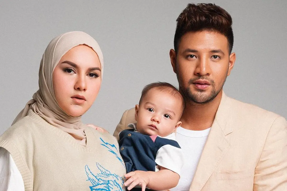 7 Gaya Pemotretan Keluarga Ammar Zoni dan Irish Bella di Berbagai Tema, Menawan