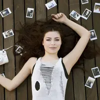 Meski aneh dan nggak meaning, tapi entah kenapa beberapa hal berikut ini sering dilakukan sama cewek. (Via: pinterest.com)