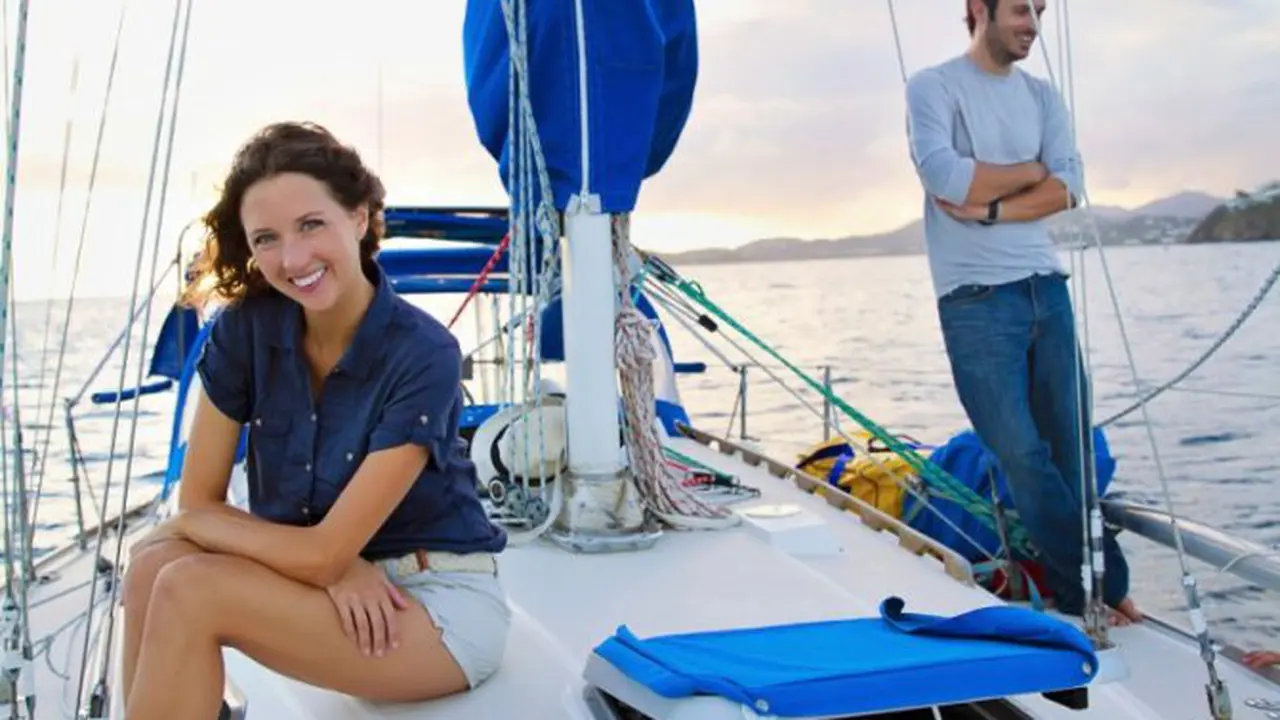 Matt dan Jessica Johnson menjual seluruh miliknya demi berlayar keliling dunia
