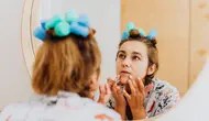 Rutinitas skincare malam tidak harus terdiri dari banyak langkah. Perawatan yang sederhana dan konsisten dapat membantu menjaga kesehatan kulit. (Foto/Dok: Pexels)