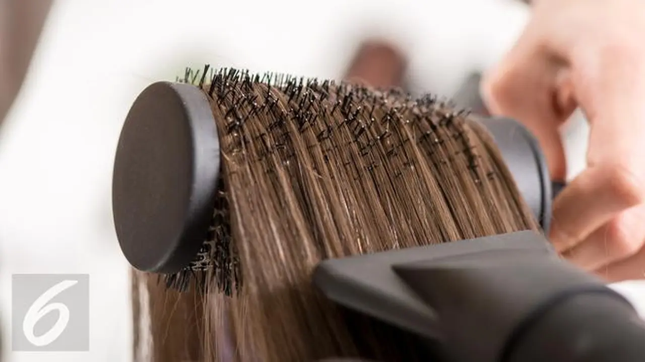 Ini Alasan Jangan Pernah Styling Rambut yang Basah