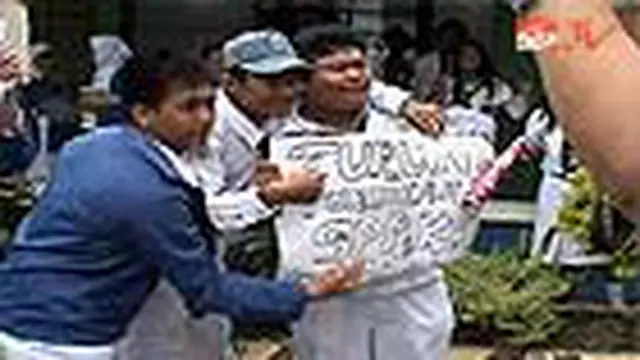Ratusan Siswa SMAN I Glagah Mogok Belajar
