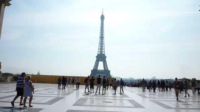 Ilustrasi Menara Eiffel