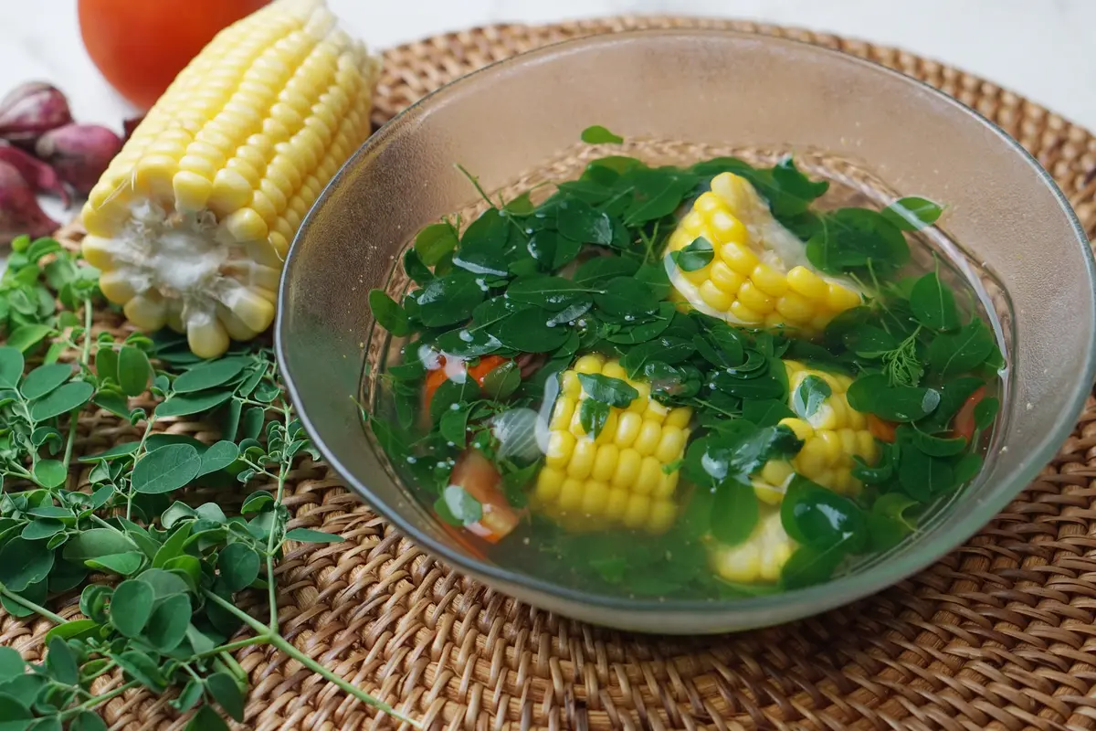 resep sayur bening daun kelor dan jagung