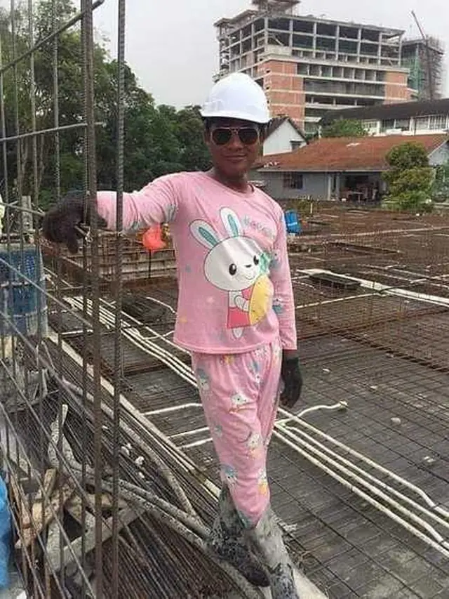 6 Momen Kocak Tukang Bangunan saat Bekerja Ini Bikin Tepuk Jidat