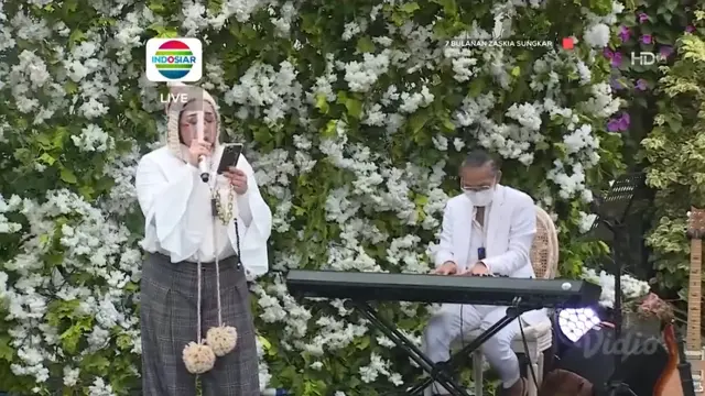 Acara tujuh bulanan Zaskia Sungkar dan Irwansyah. (Tangkapan layar Vidio)