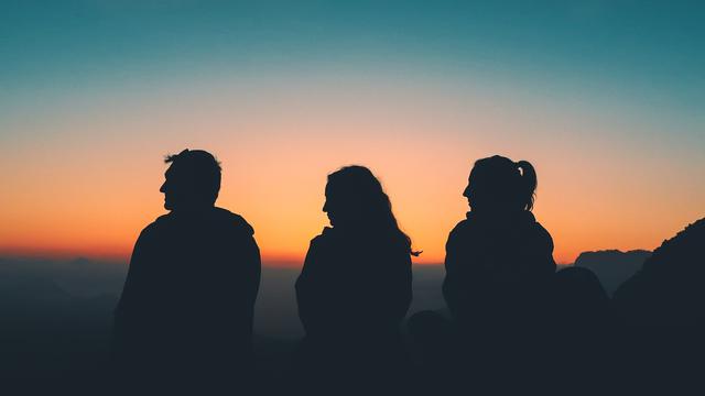 6 Arti Mimpi Bertemu Teman Lama yang Sudah Meninggal, Pertanda Baik?