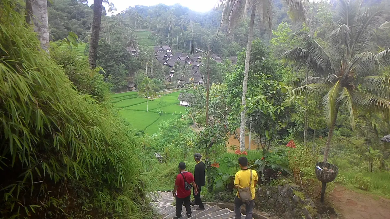 Nampak deretan pemukiman Kampung Naga yang berada di pelosok desa Neglasari, Tasikmalaya