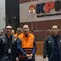 KPK menahan tujuh dari delapan tersangka baru dalam kasus dugaan korupsi penerimaan hadiah, janji, dan gratifikasi di lingkungan Balai Besar Pelaksanaan Jalan Nasional (BBPJN) Sumatera Utara (Sumut) periode 2023-2025. (Liputan6.com/Dimas Ramadhan Wicaksana)
