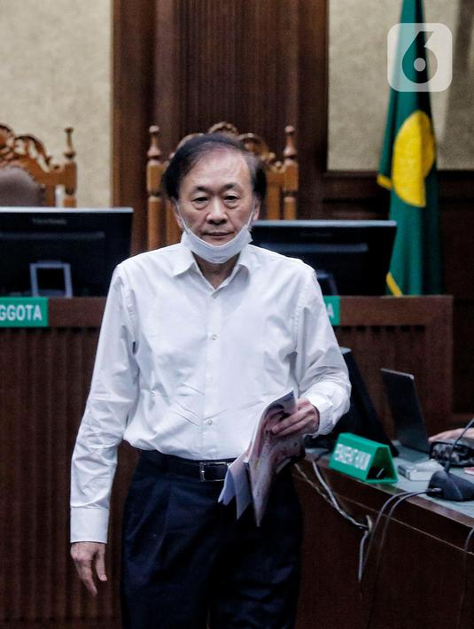 Terdakwa kasus dugaan tindak pidana korupsi Surya Darmadi usai mengikuti sidang pembacaan putusan di Pengadilan Tipikor Jakarta, Kamis (23/2/2023). Pemilik PT Duta Palma/Darmex Group tersebut divonis 15 tahun penjara, lebih ringan dari tuntutan jaksa sebelumnya yaitu penjara seumur hidup dan denda Rp 1 miliar. (Liputan6.com/Angga Yuniar)