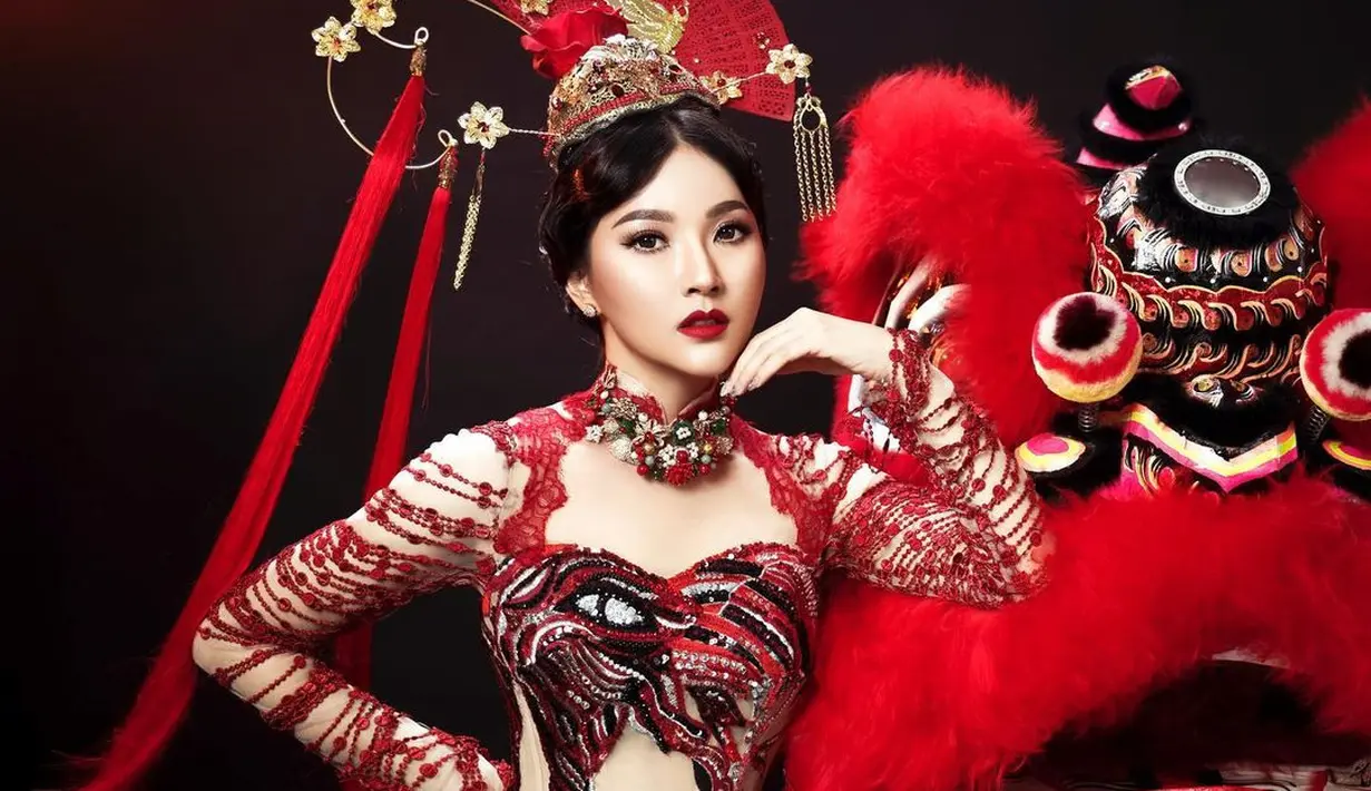 4 Potret seleb memakai Cheongsam, siapa jadi favorit?