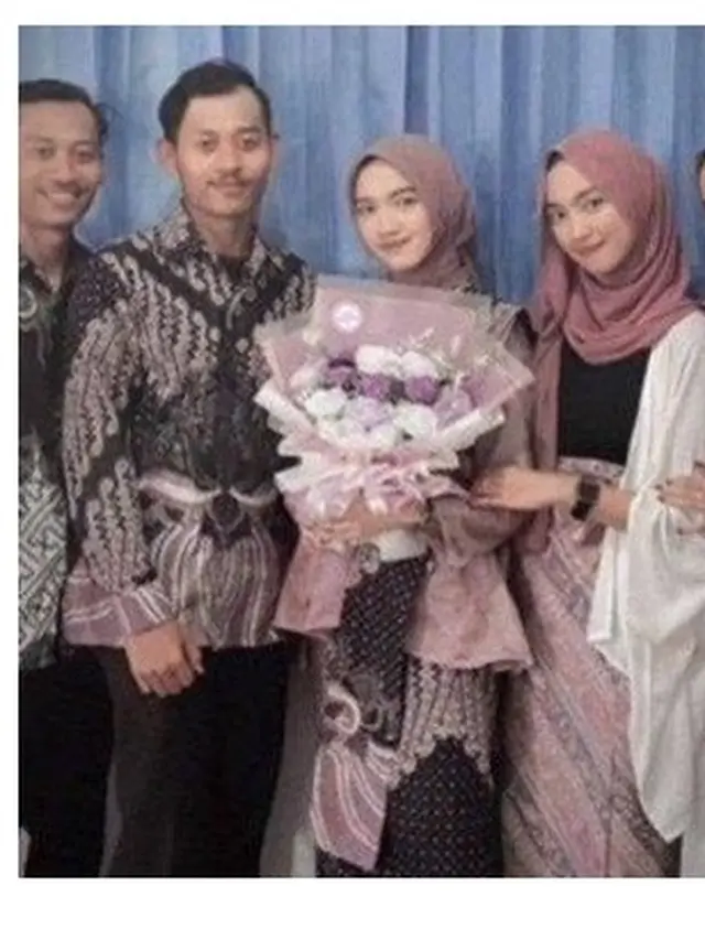 6 Momen Lamaran Gadis Kembar Tiga Banyuwangi, Calon Suaminya Pria Kembar