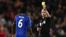 6. Anthony Taylor - Saat Fabregas terjatuh di kotak penalti Southampton, wasit ini tidak memberi penalti namun malah mengganjar dengan kartu kuning. Akibatnya Mou menganggap ada konspirasi untuk menjatuhkan Chelsea musim ini. (AFP/Paul Ellis)