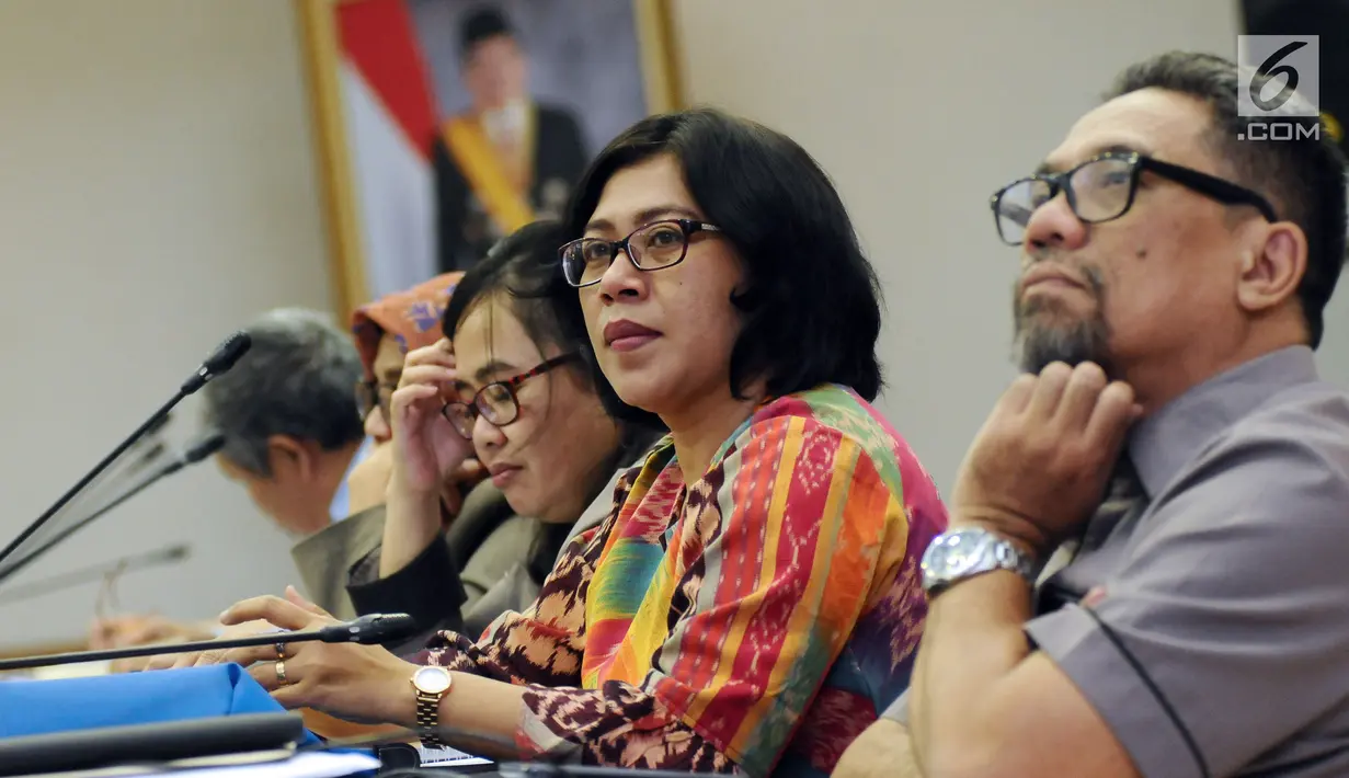 Perwakilan akademisi saat menghadiri uji publik Rancangan Peraturan KPU terkait Pilgub. Pilbup dan Pilwali di Jakarta, Rabu (31/5). Uji publik dihadiri perwakilan parpol, akademisi dan media. (Liputan6.com/Helmi Fithriansyah) 