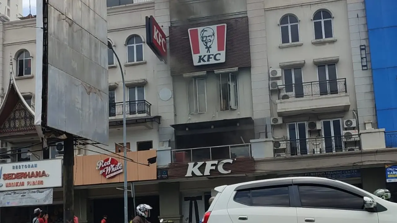 Gerai KFC di Green Lake Sunter, Jakarta Utara Kebakaran