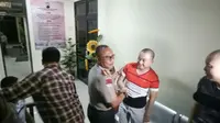 Kapolrestabes Semarang, Kombes Pol Abiyoso Seno Aji menginterogasi pendatang ilegal asal Tiongkok. (foto : Liputan6.com/edhie prayitno ige)
