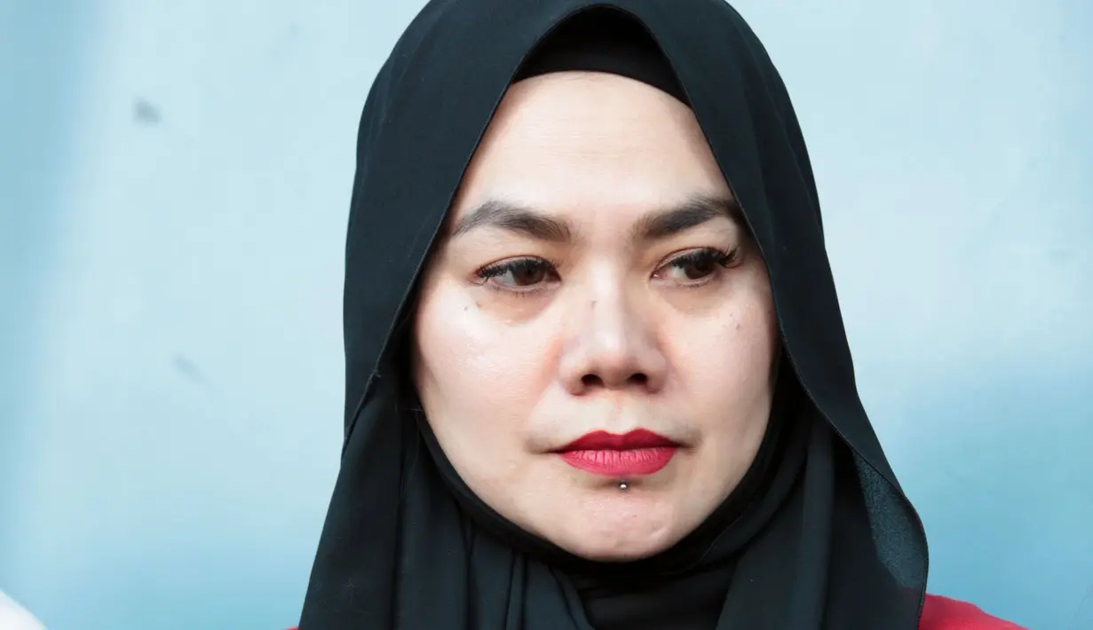 Belum lama ini, Sarita dikabarkan telah mengurungkan niatnya untuk bercerai dengan sang suami. Dengan alasan fokus, Sarita menunda sementara gugatan cerai. Hal itu dikatakan kuasa hukumnya. (Adrian Putra/Bintang.com)